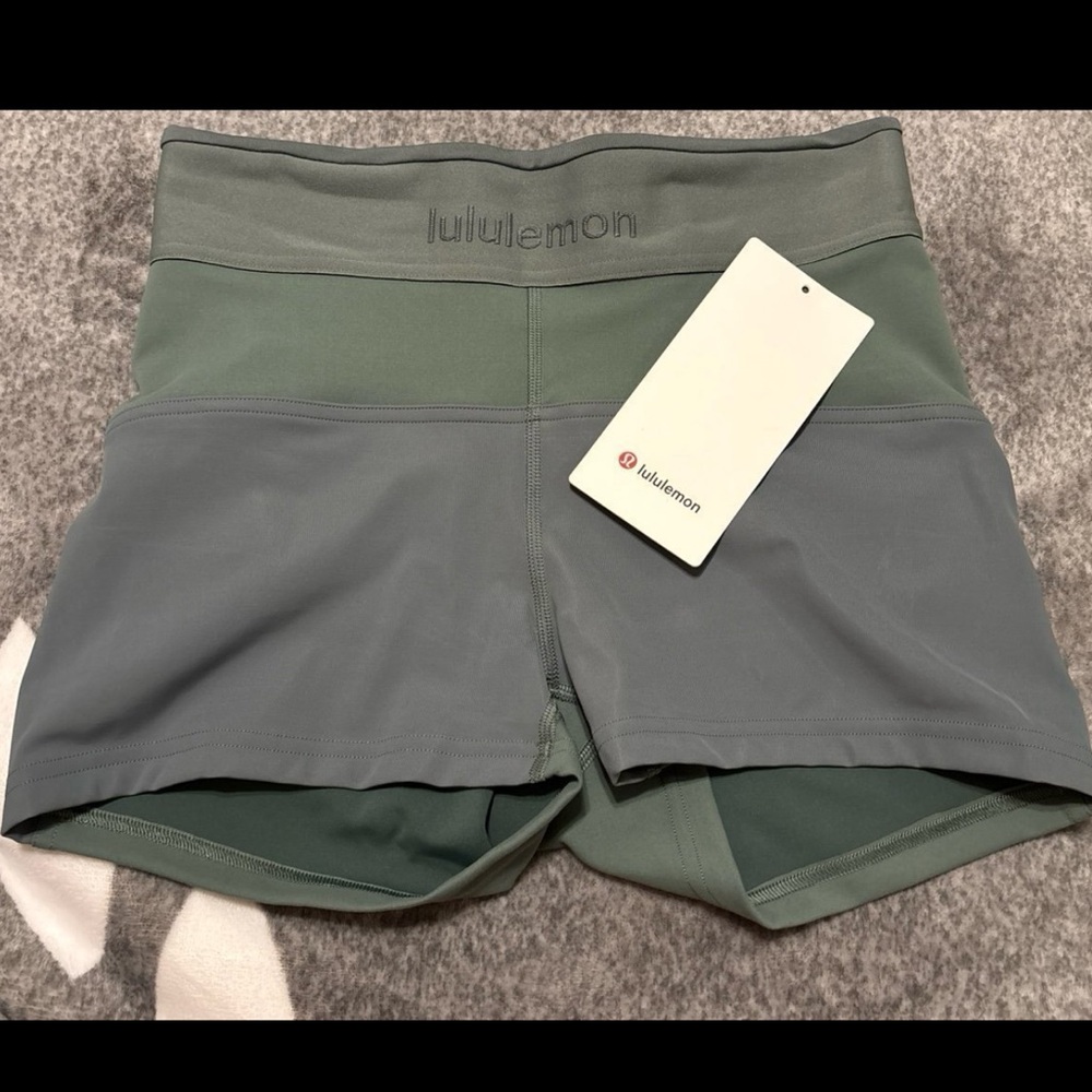 Lululemon High Rise Shorts 2”